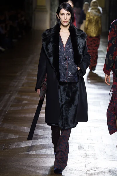 Look 11